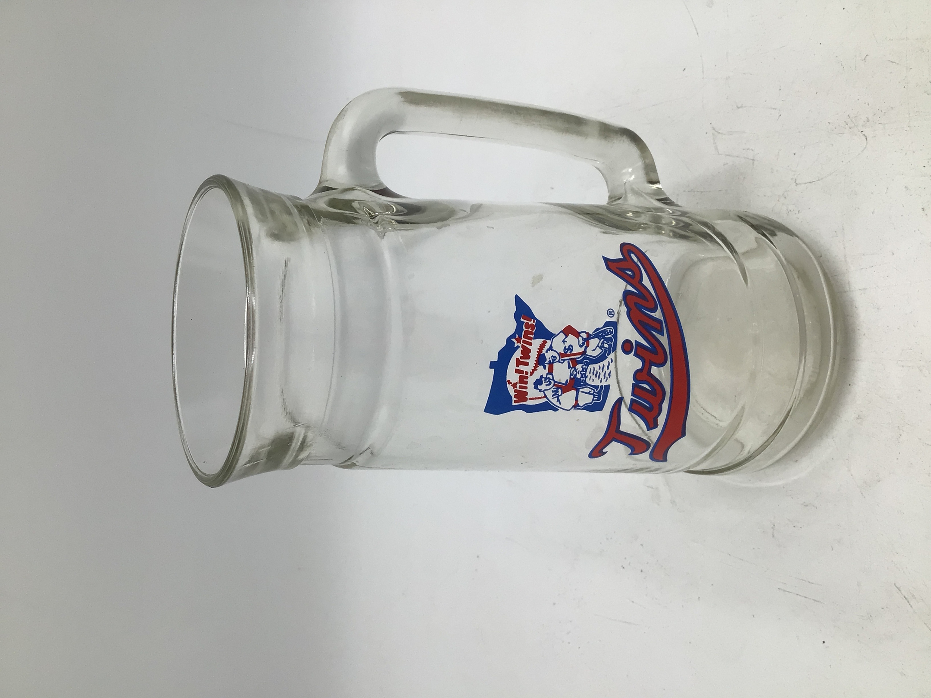 lot 174 image: Vintage Minnesota Twins Beer Mug Win Twins