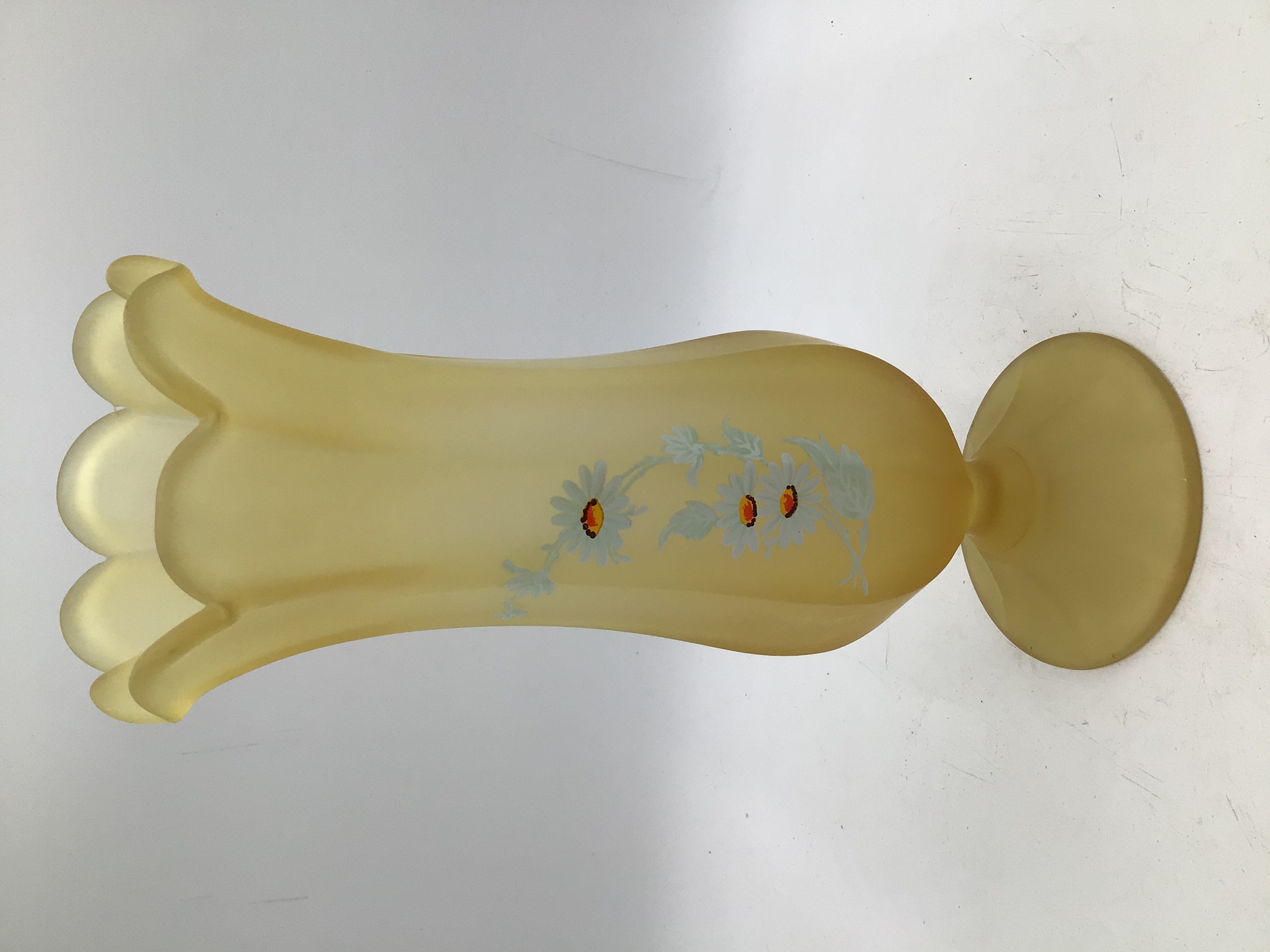 lot 186 image: Vintage Fenton Custard Satin Yellow Vase Hand Painted Daisies Scalloped Rim