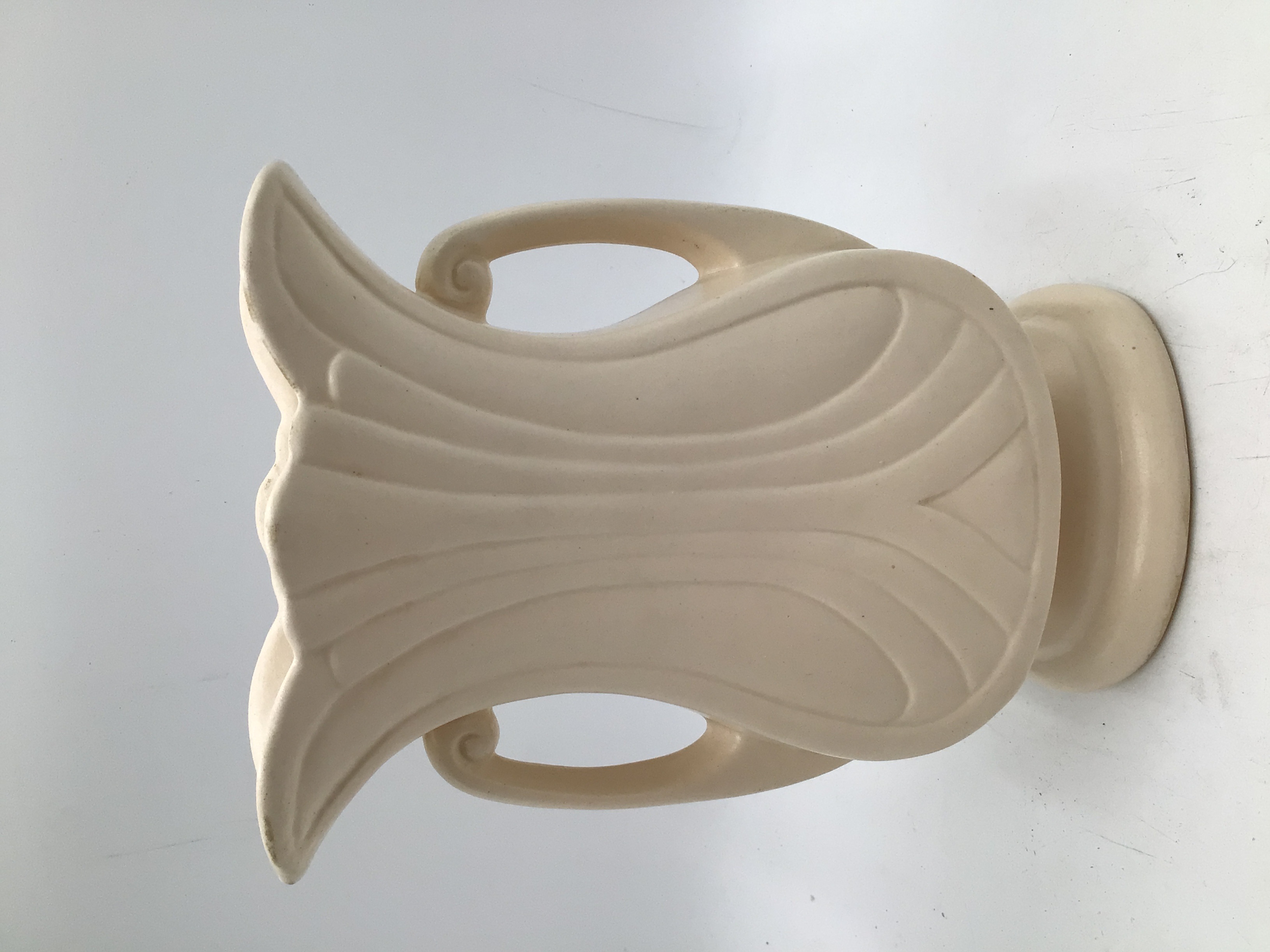 lot 194 image: Vintage Cream Ceramic Vase with Applied Handles Fluted Lily Design USA 48-3