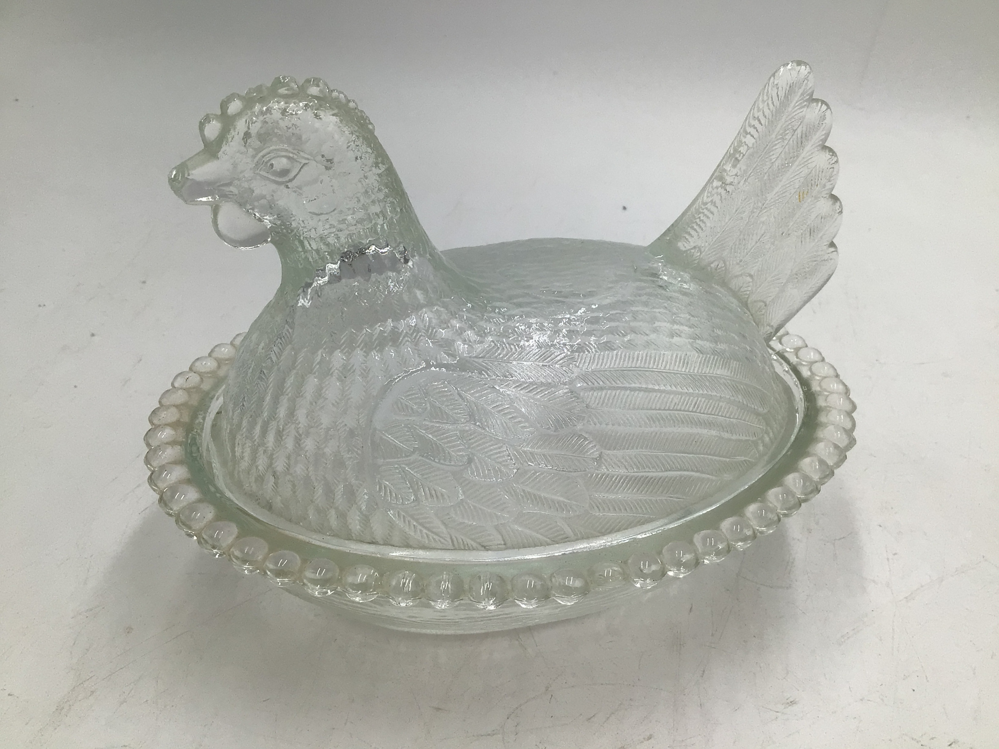 lot 20 image: Vintage Clear Glass Hen on Nest Covered Dish