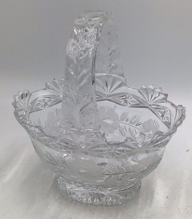 lot 210 image: Crystal Basket Hand Cut Floral Design Made in Poland