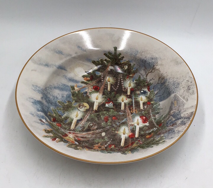 lot 218 image: Pottery Barn Christmas Tree Candlelit Scene Oval Serving Platter Gold Rim Made in China