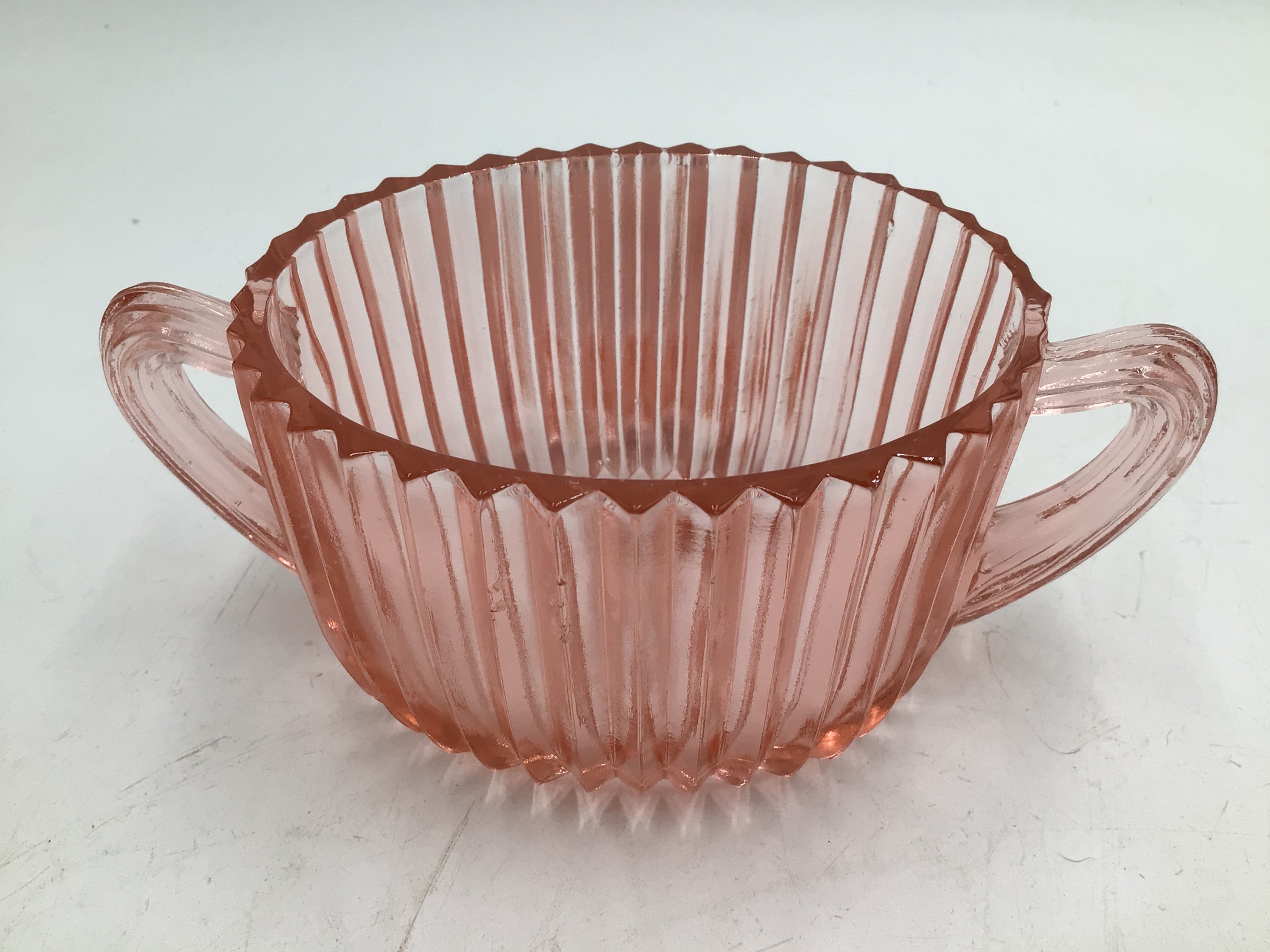 lot 22 image: Vintage Pink Depression Glass Ribbed Handled Bowl