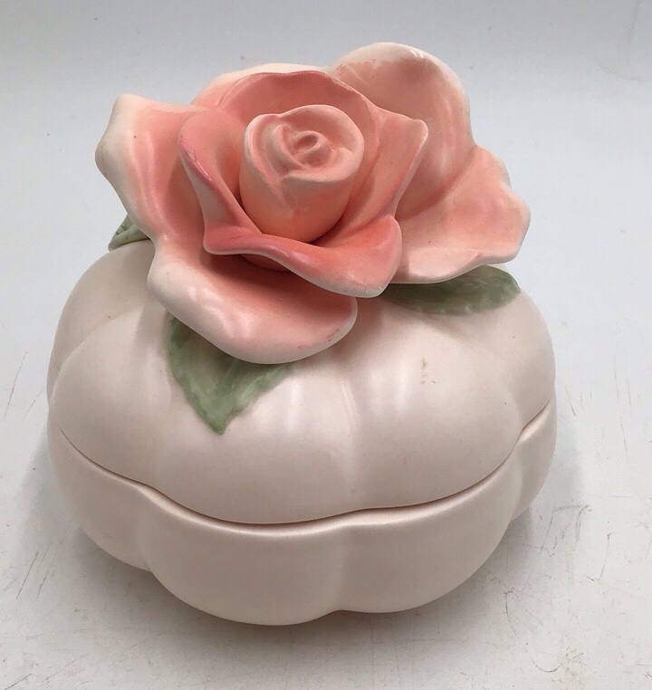 lot 228 image: Vintage 1987 FFF Taiwan Pink Rose Pumpkin Trinket Box Lidded Ceramic