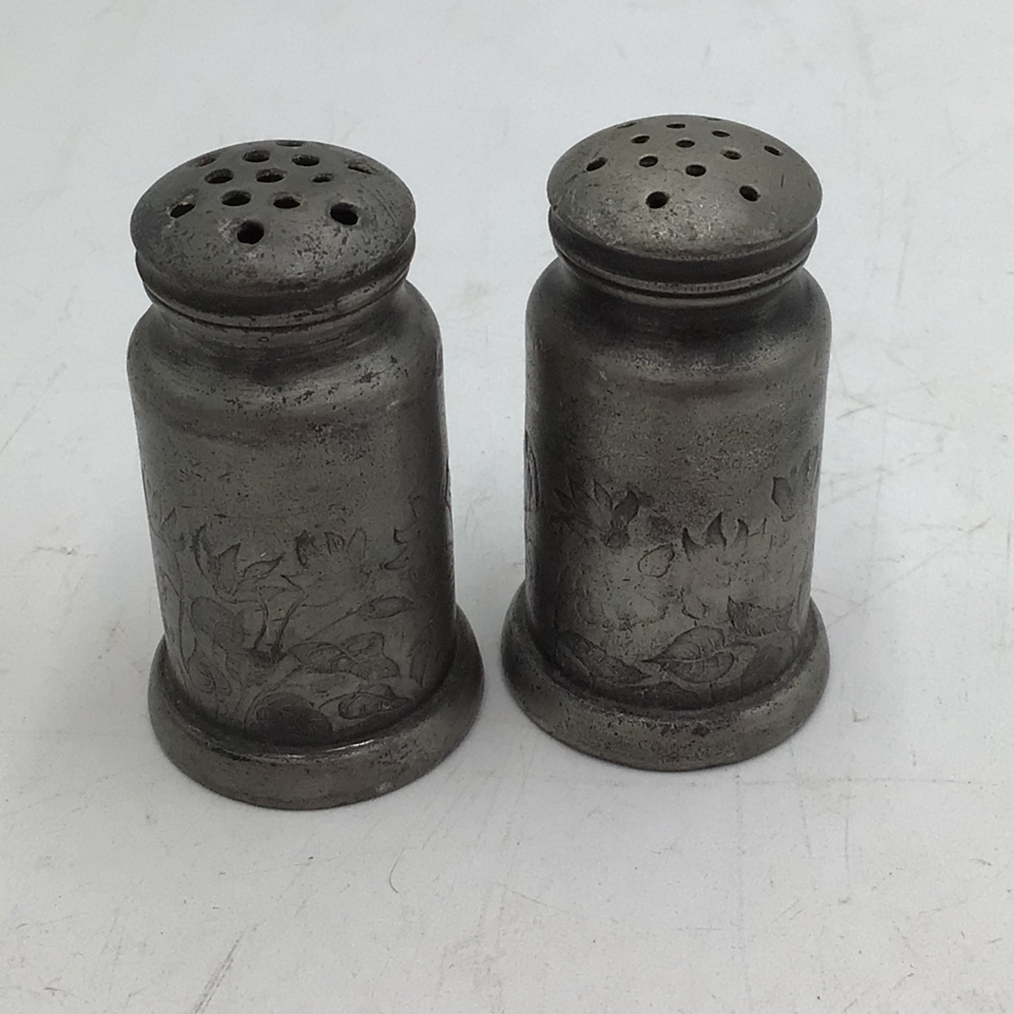 lot 23 image: Vintage Pewter Salt and Pepper Shakers
