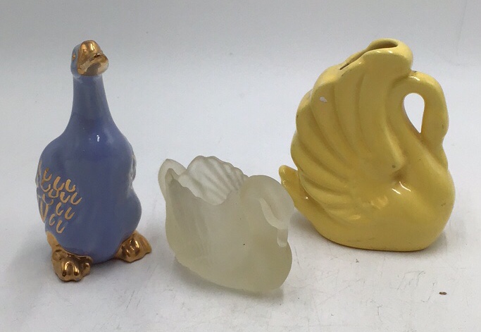 lot 231 image: Vintage Miniature Ceramic Bird & Swan Planters Blue Goose Gold Accents Frosted Glass Swan Yellow Shell Swan