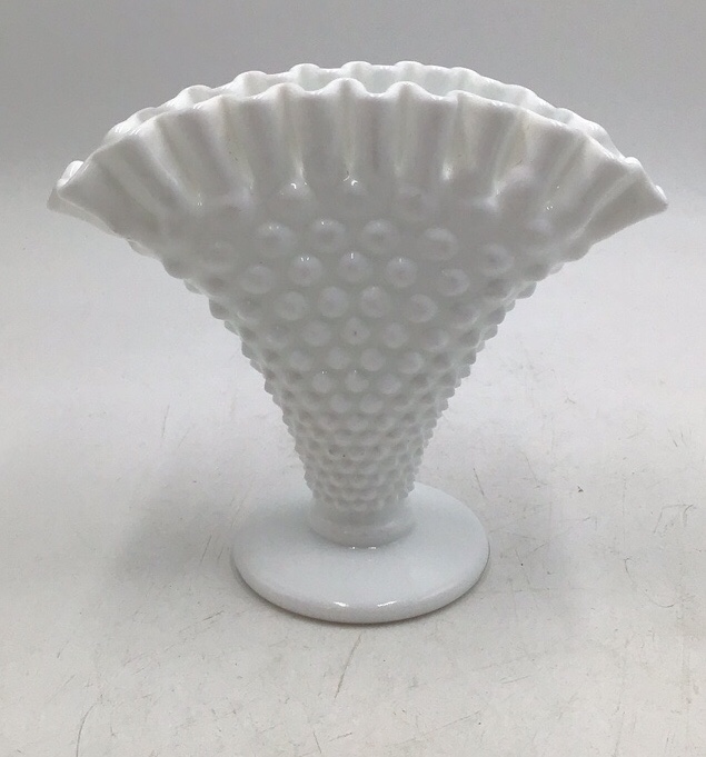 lot 236 image: Vintage Fenton White Milk Glass Hobnail Ruffled Fan Vase Cone Shape