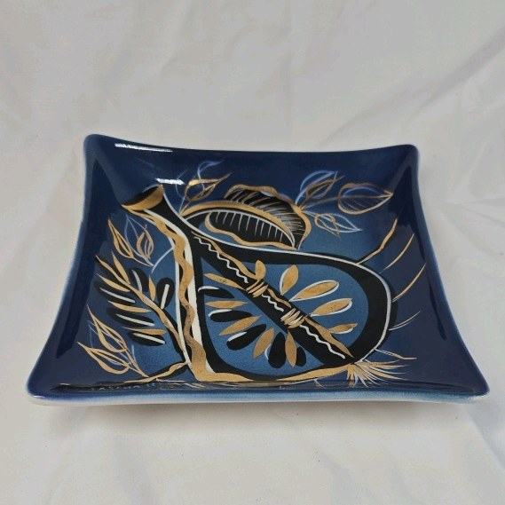 lot 246 image: Vintage Sascha Brastoff California Mid-Century Modern Blue Gold Abstract Floral Dish Signed