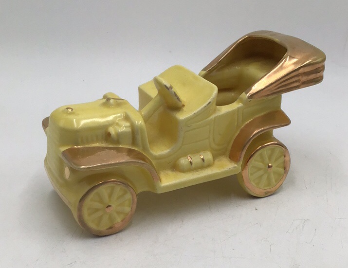 lot 252 image: Vintage Ceramic Antique Car  Yellow with Gold Trim