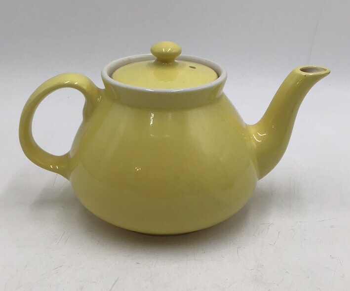 lot 254 image: Vintage Hall China Teapot  Yellow