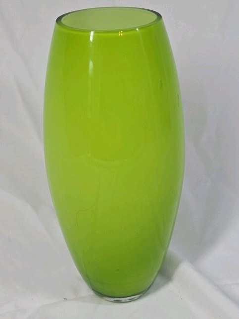 lot 258 image: Vintage Green Glass Vase  Lime Oval Shape
