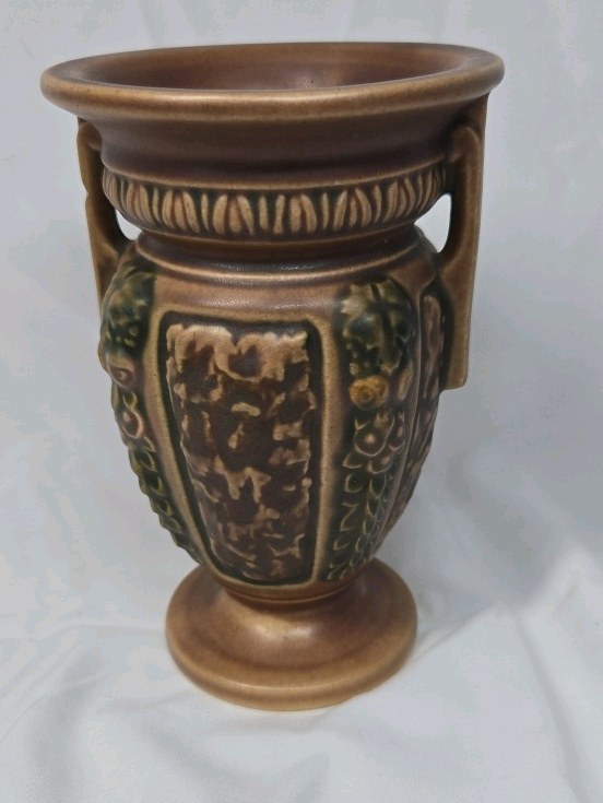 lot 263 image: Vintage Roseville Florentine Vase  Brown with Handles (1924 Pattern)