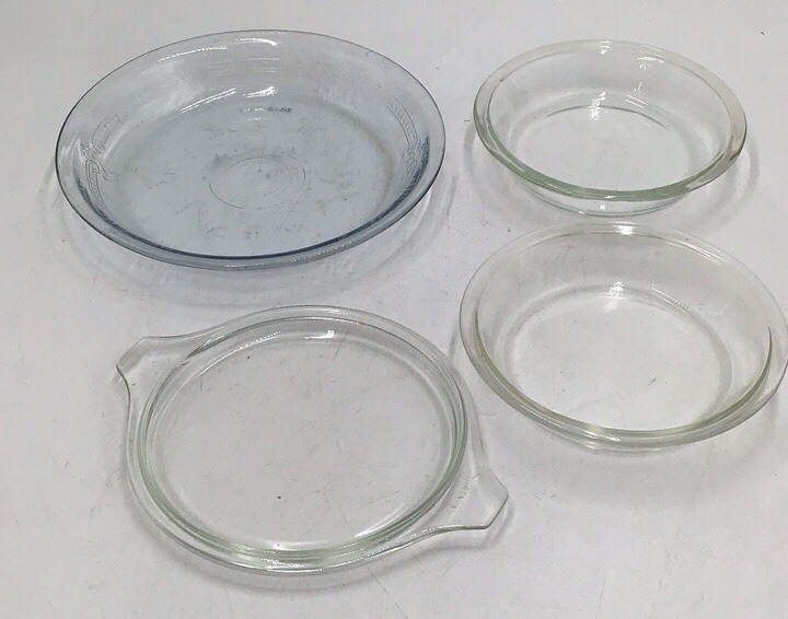 lot 273 image: Vintage Pyrex Glass Pie & Baking Dishes