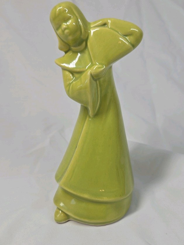 lot 276 image: Vintage Ceramic Chinese Lady Figurine  Green with Fan Pose