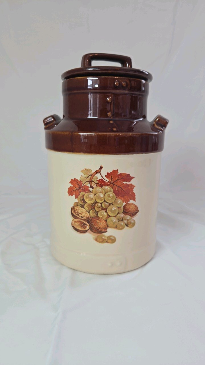 lot 45 image: Vintage Ceramic Milk Can Cookie Jar