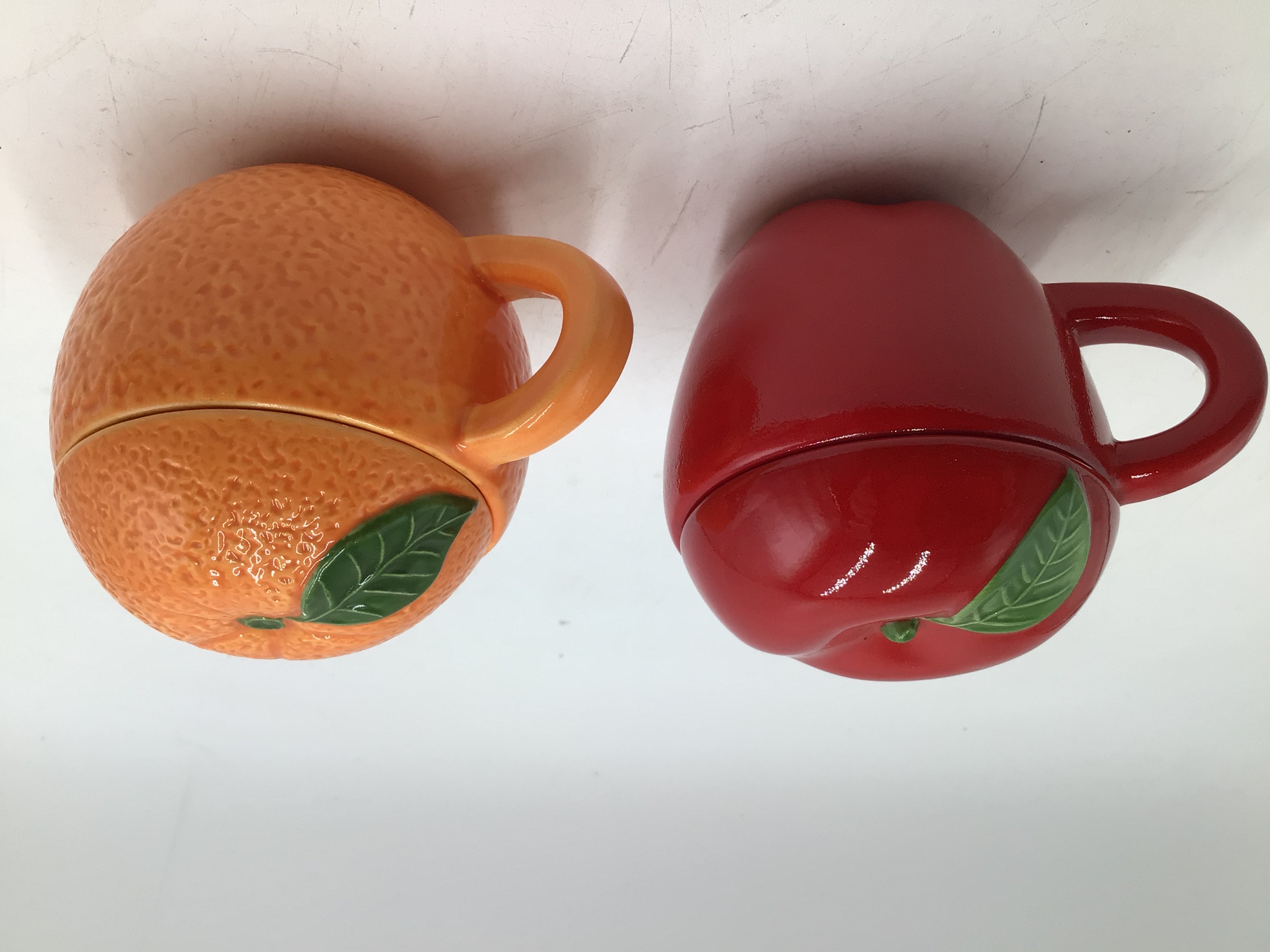 lot 59 image: Vintage Ceramic Fruit Mug Set