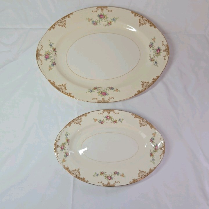 lot 81 image: Pair of Vintage Cotswold China Oval Serving Platters  Floral Sprig & Gold Trim Design