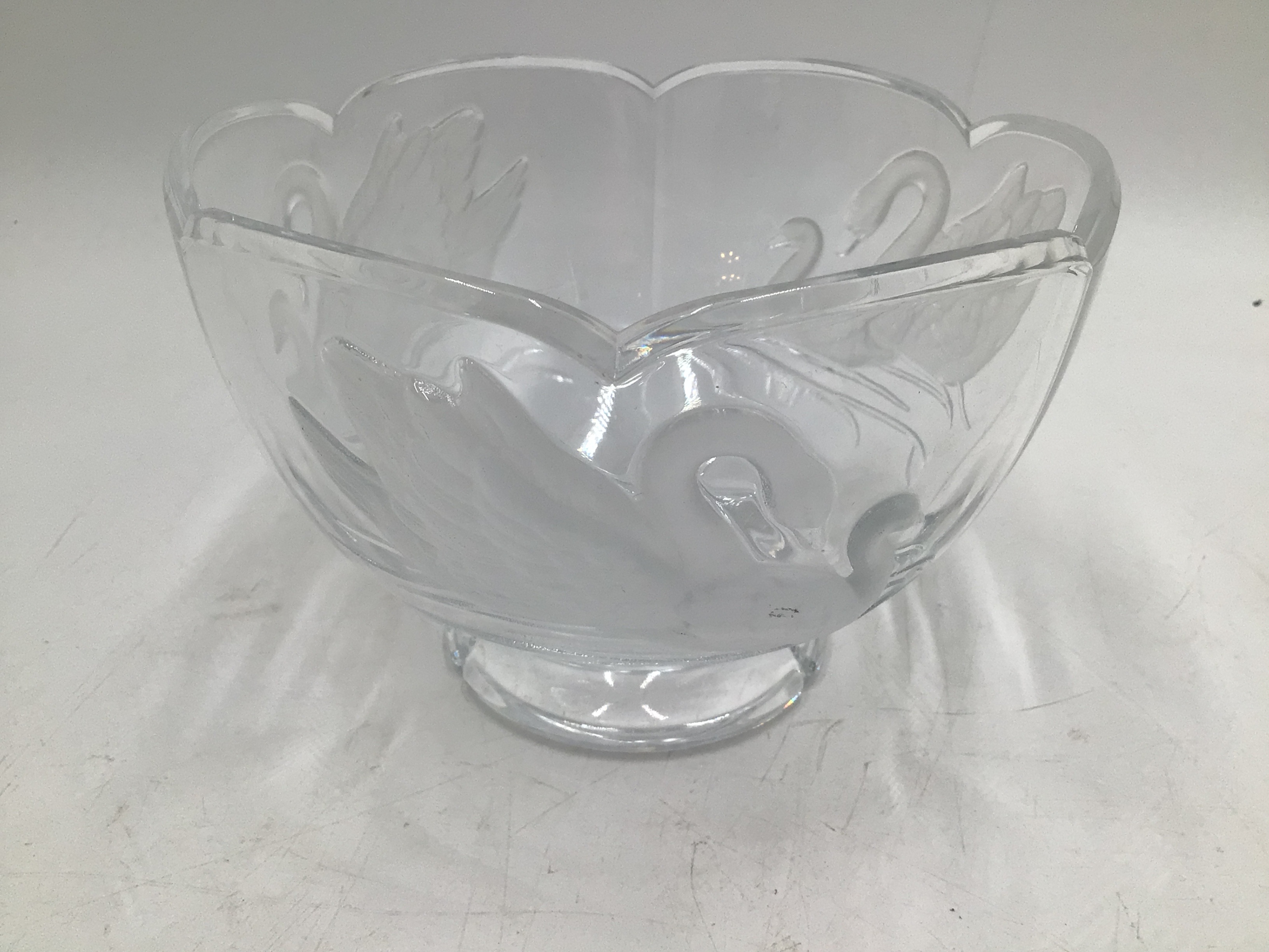 lot 85 image: Vintage Etched Crystal Bowl  Swan & Floral Motif, Scalloped Rim