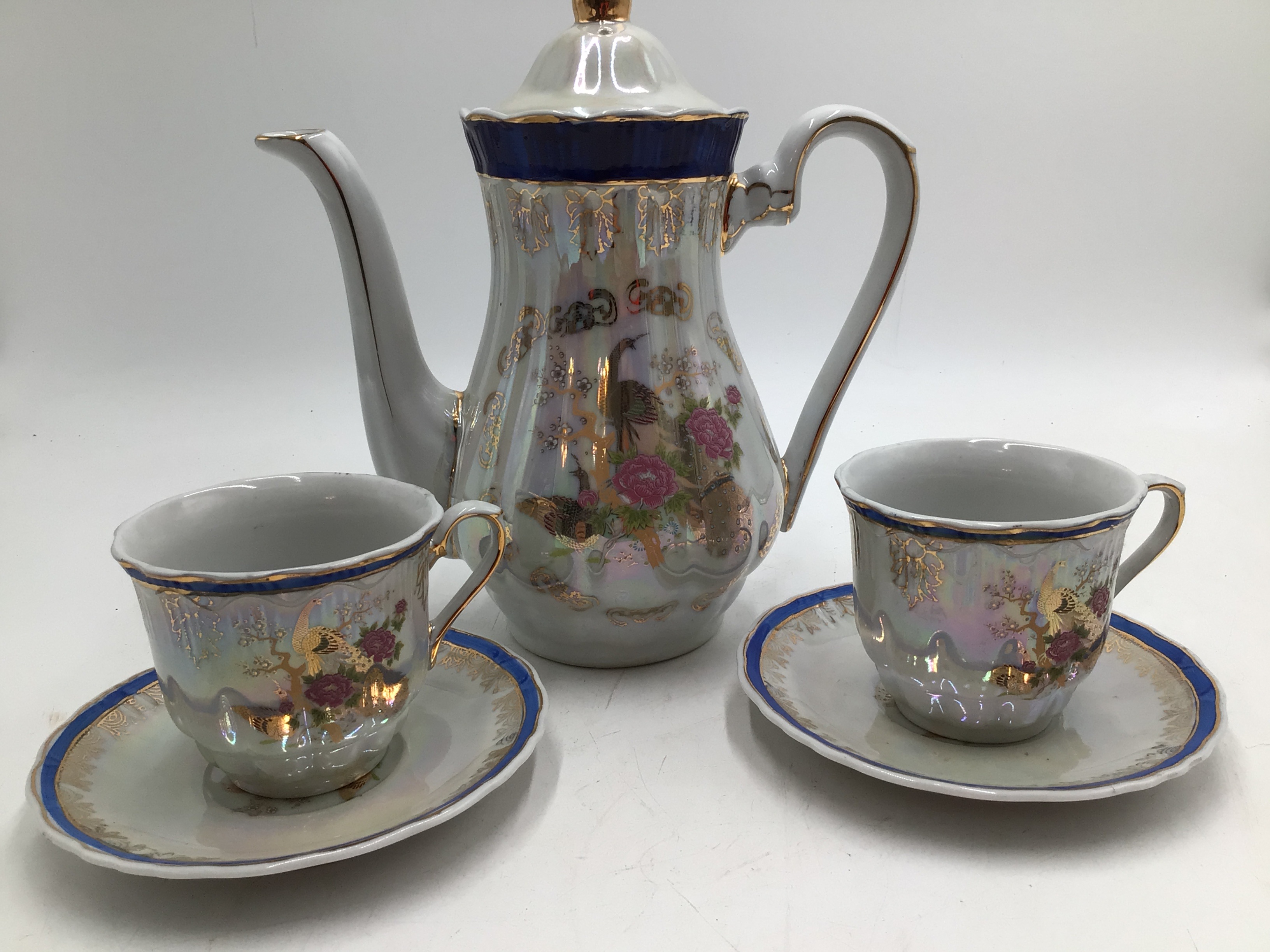 lot 9 image: Vintage Tea set