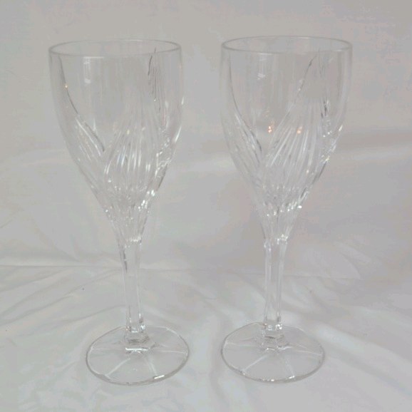 lot 94 image: Pair of Vintage Crystal Champagne Flutes  Swirl Cut Design, Tall Stems
