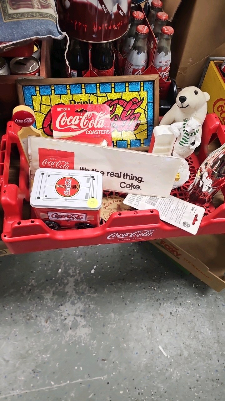 lot 100 image: Coca Cola Foil Pictures, Polar Bear, Misc