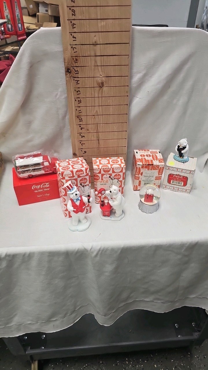 lot 12 image: Coke Polar Bears Round the World Bears-Water Globe