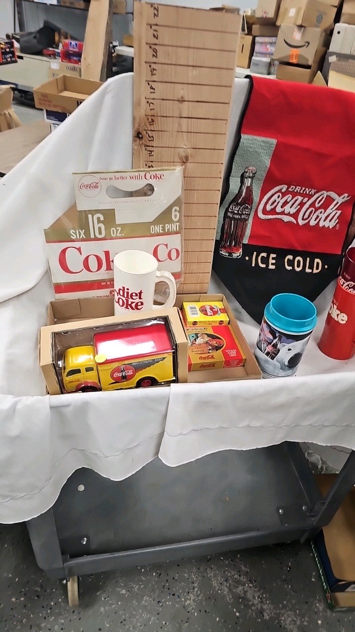 lot 123 image: Coca Cola 1949 Delivery Truck and Misc Cups