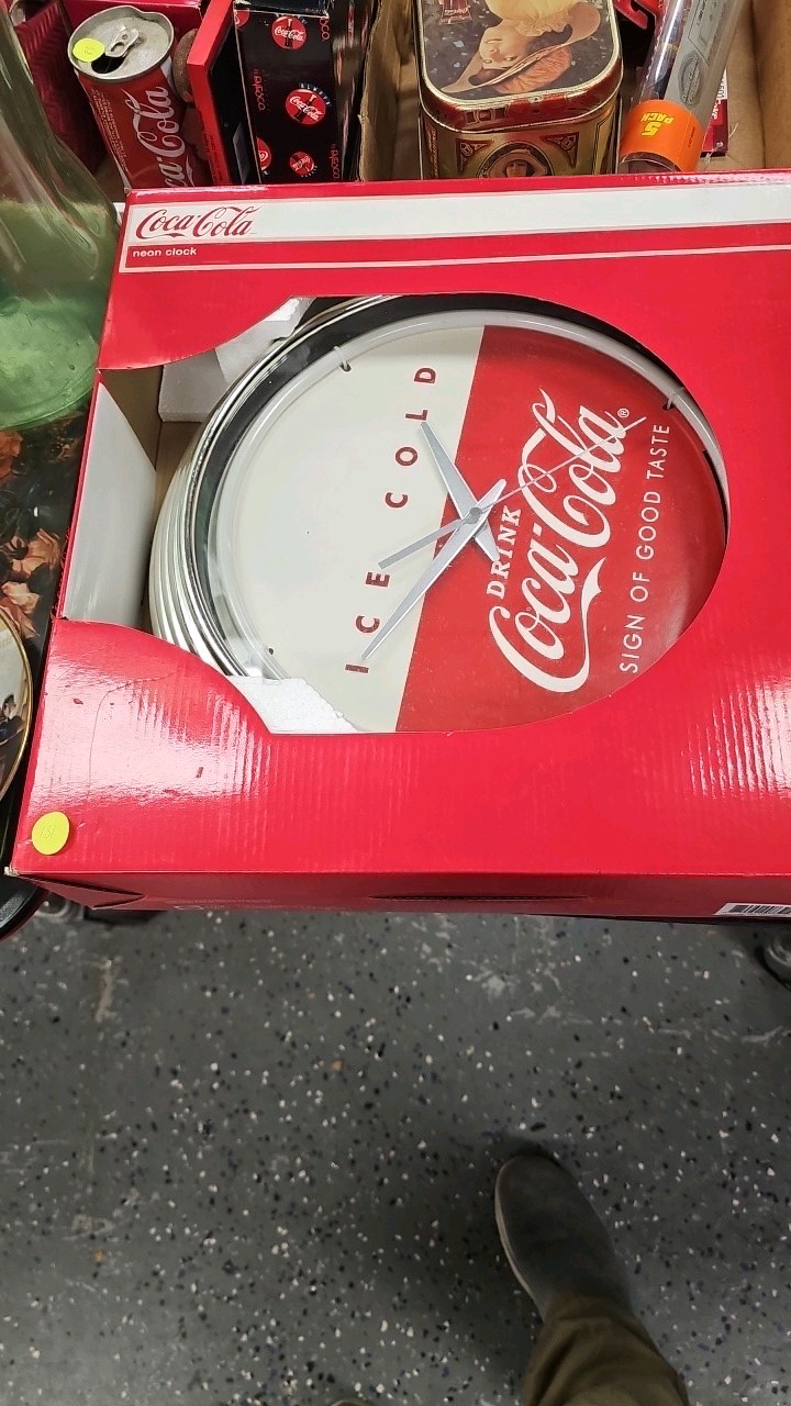 lot 131 image: Coca Cola Clock