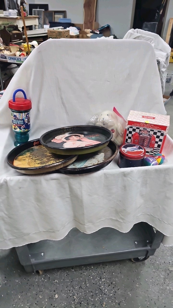 lot 137 image: Coca Cola Trays, Tin, Cup, Tabletop Musical Bank