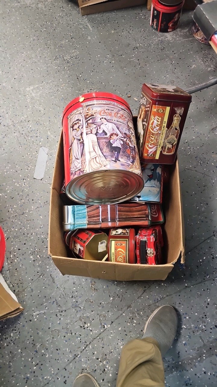 lot 140 image: Coca Cola Tin Lot