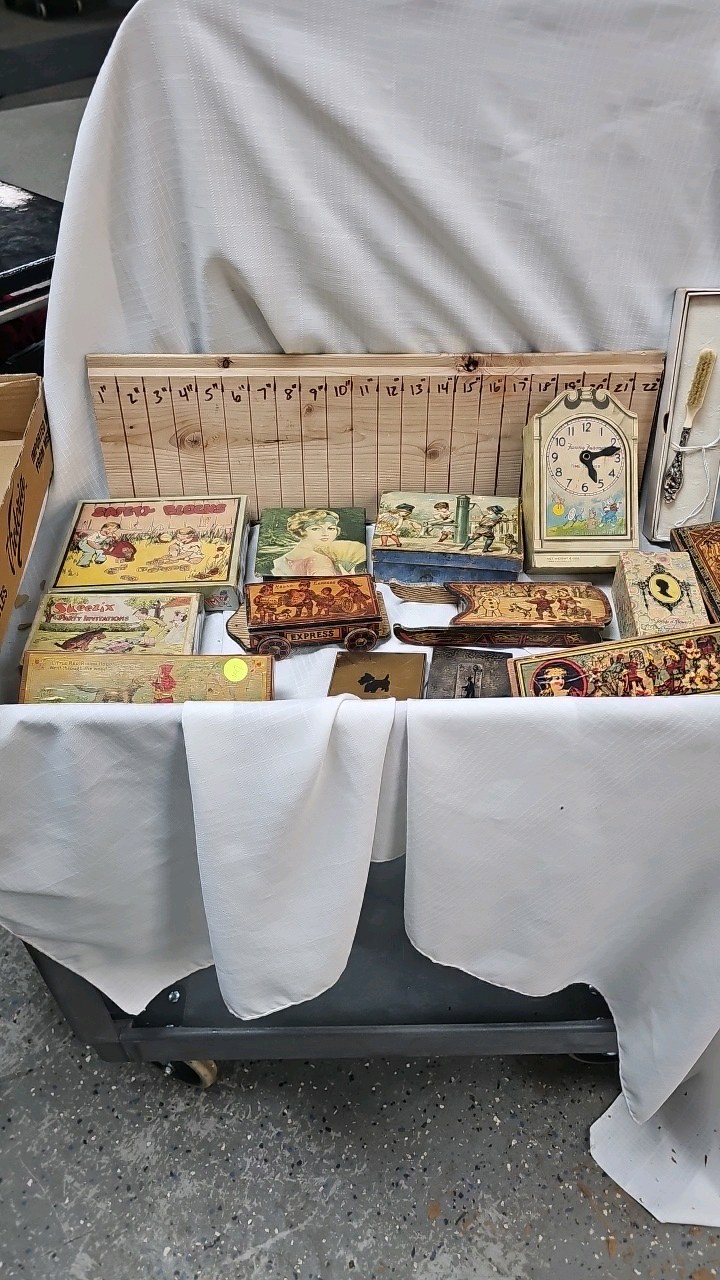 lot 147 image: Lot of Cardboard and Wood PencilTrinket Boxes