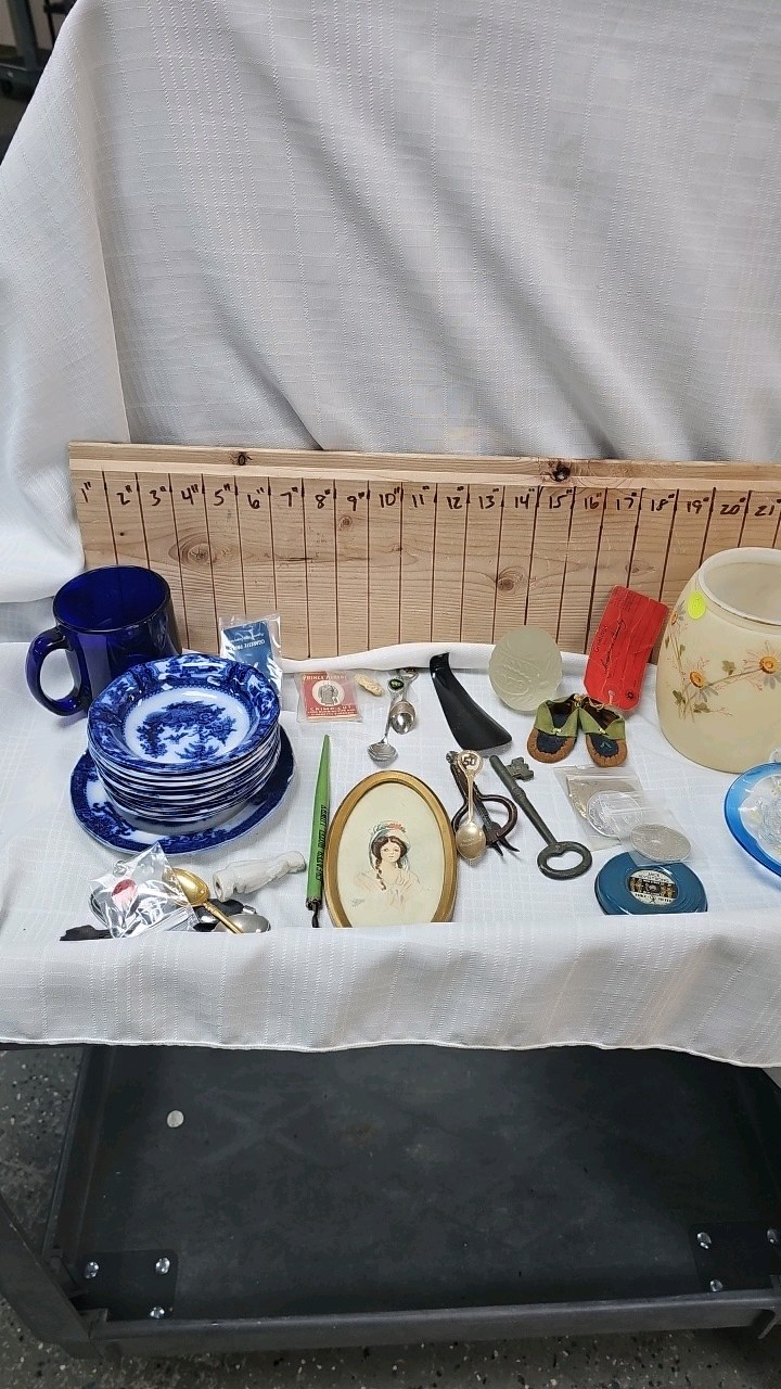 lot 155 image: Vintage Lot as Pictured