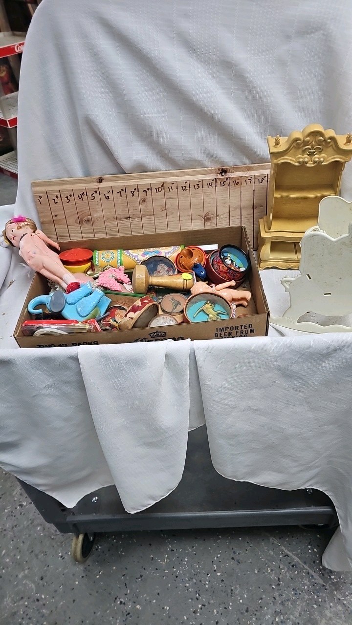 lot 164 image: Vintage BB Game Lot with Cupie Style Dolls