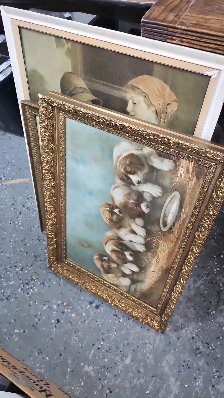 lot 171 image: Vintage Pictures with Clock