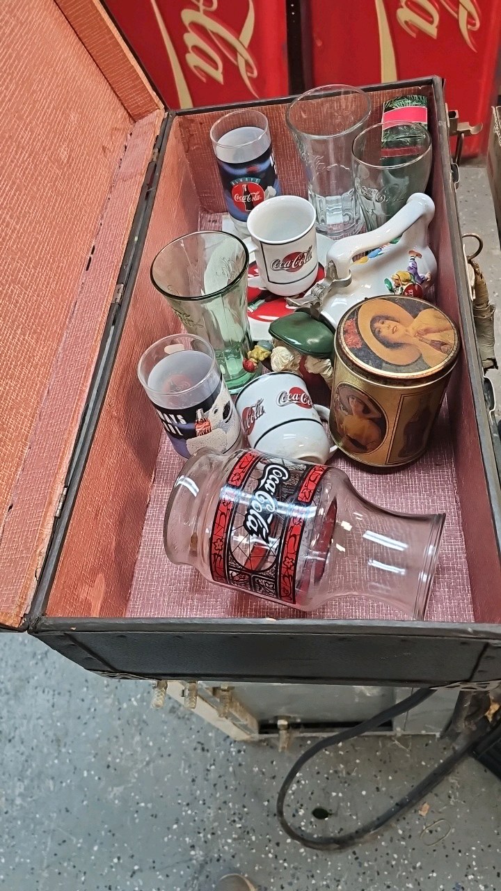 lot 180 image: Storage Locker wmis Coke Memorbilia