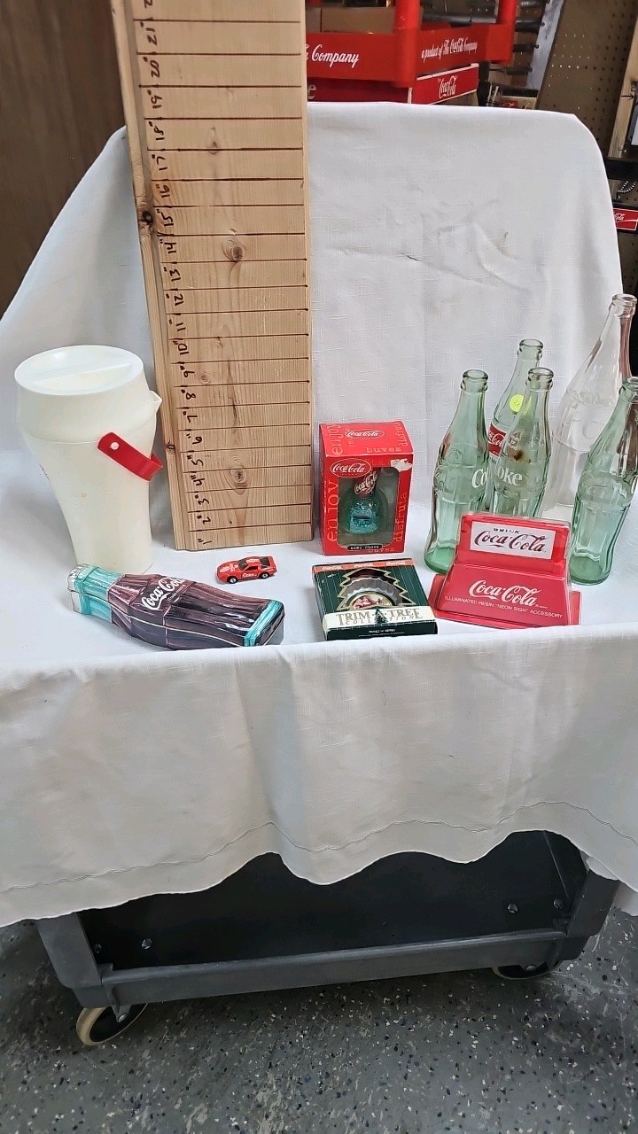 lot 183 image: Vintage Coke Lot with Trays, Accessory Light , misc