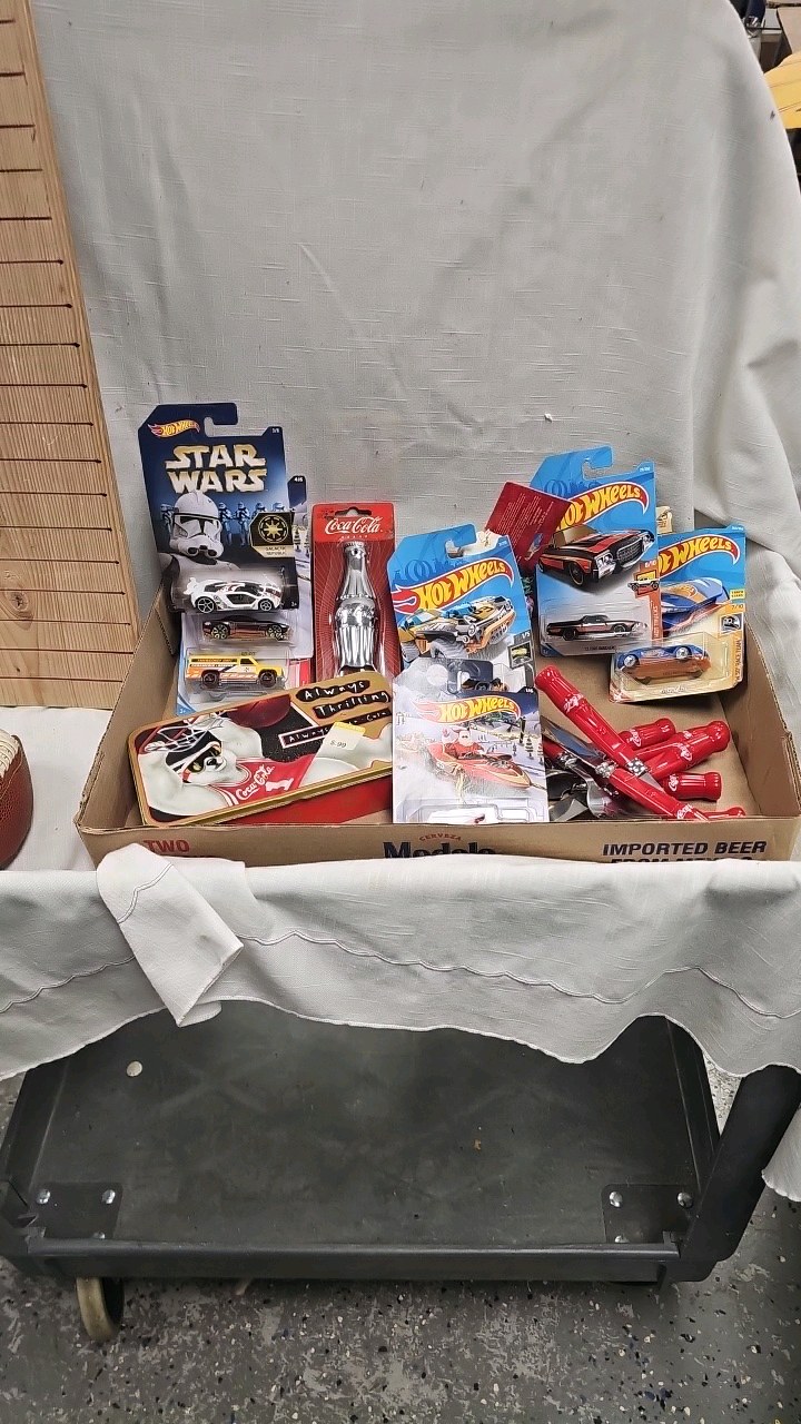 lot 189 image: Vintage Coke Items as Pictured