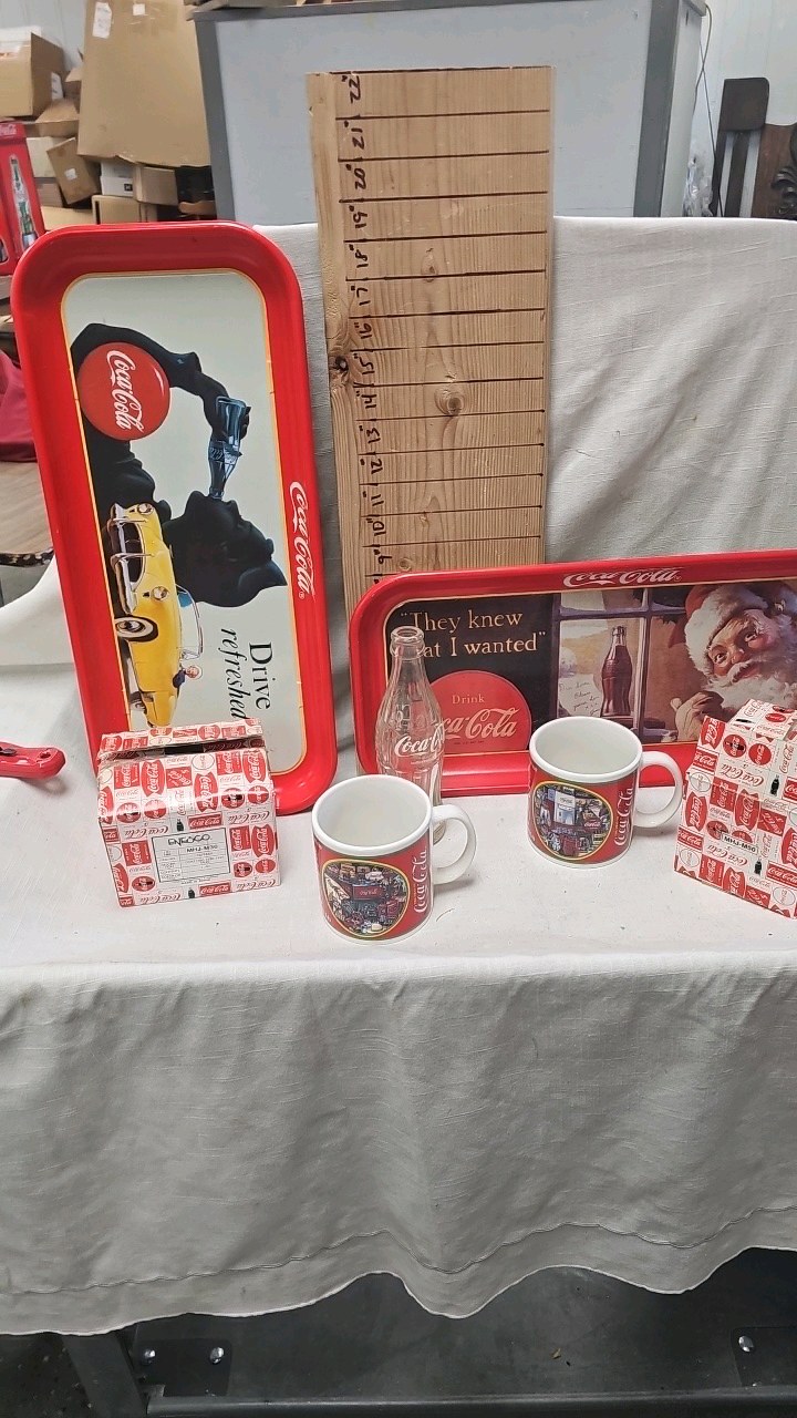lot 19 image: Coke Trays, Coke ERA mugs wboxes