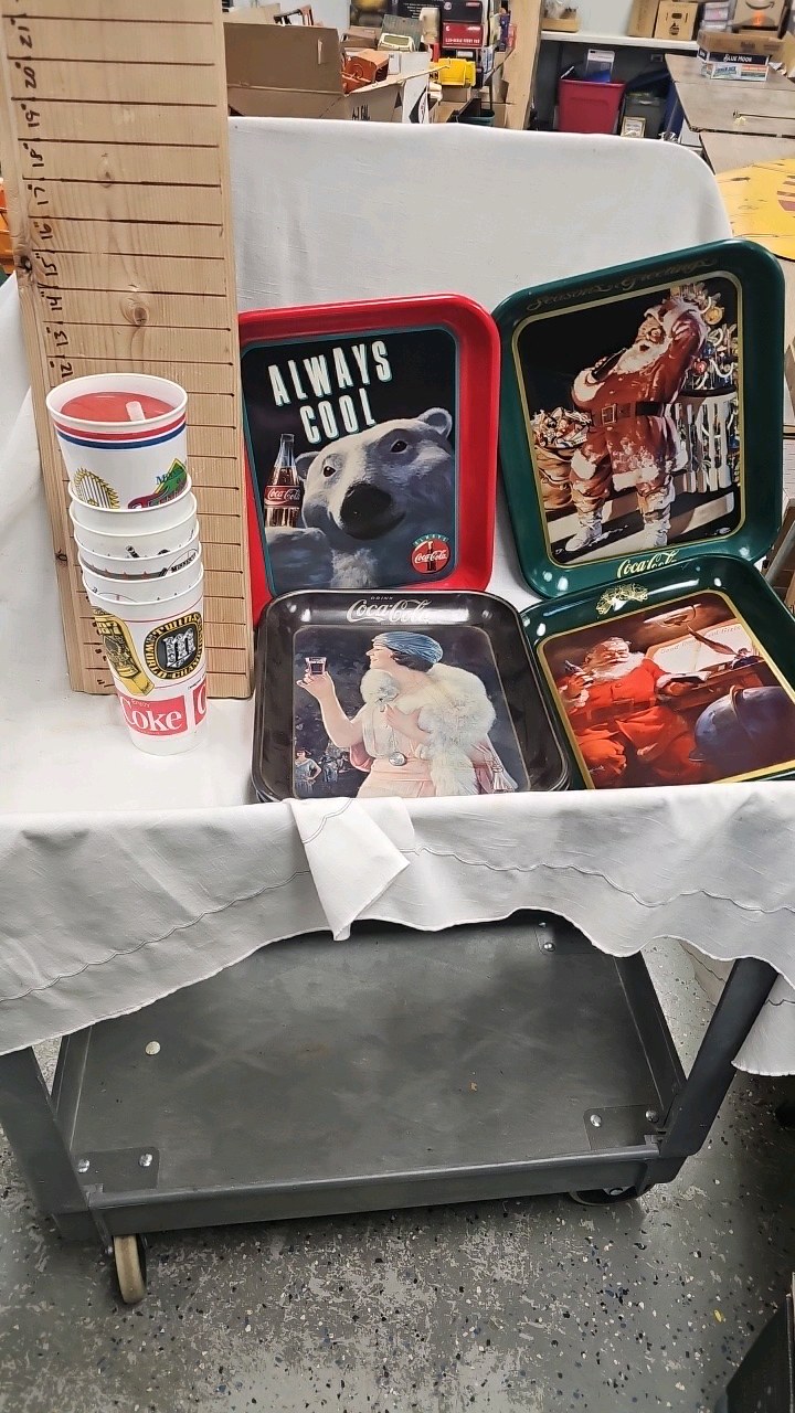 lot 194 image: Lot of Coca Cola Trays and Cups