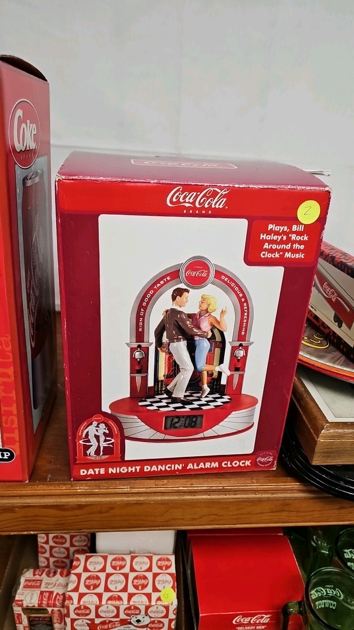 lot 2 image: Coke Alarm Clock wbox