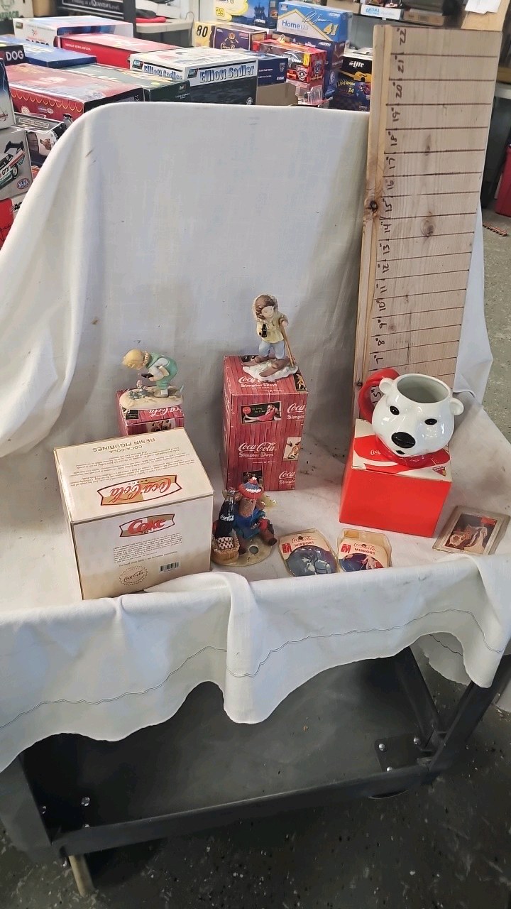 lot 200 image: Vintage Coca Cola Figurines and Collectibles