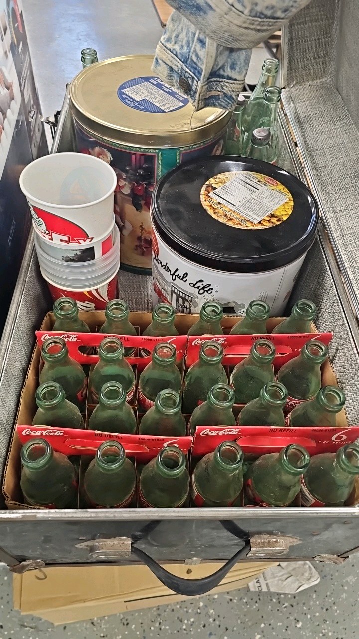 lot 201 image: Storage Locker wmis Coke Memorbilia