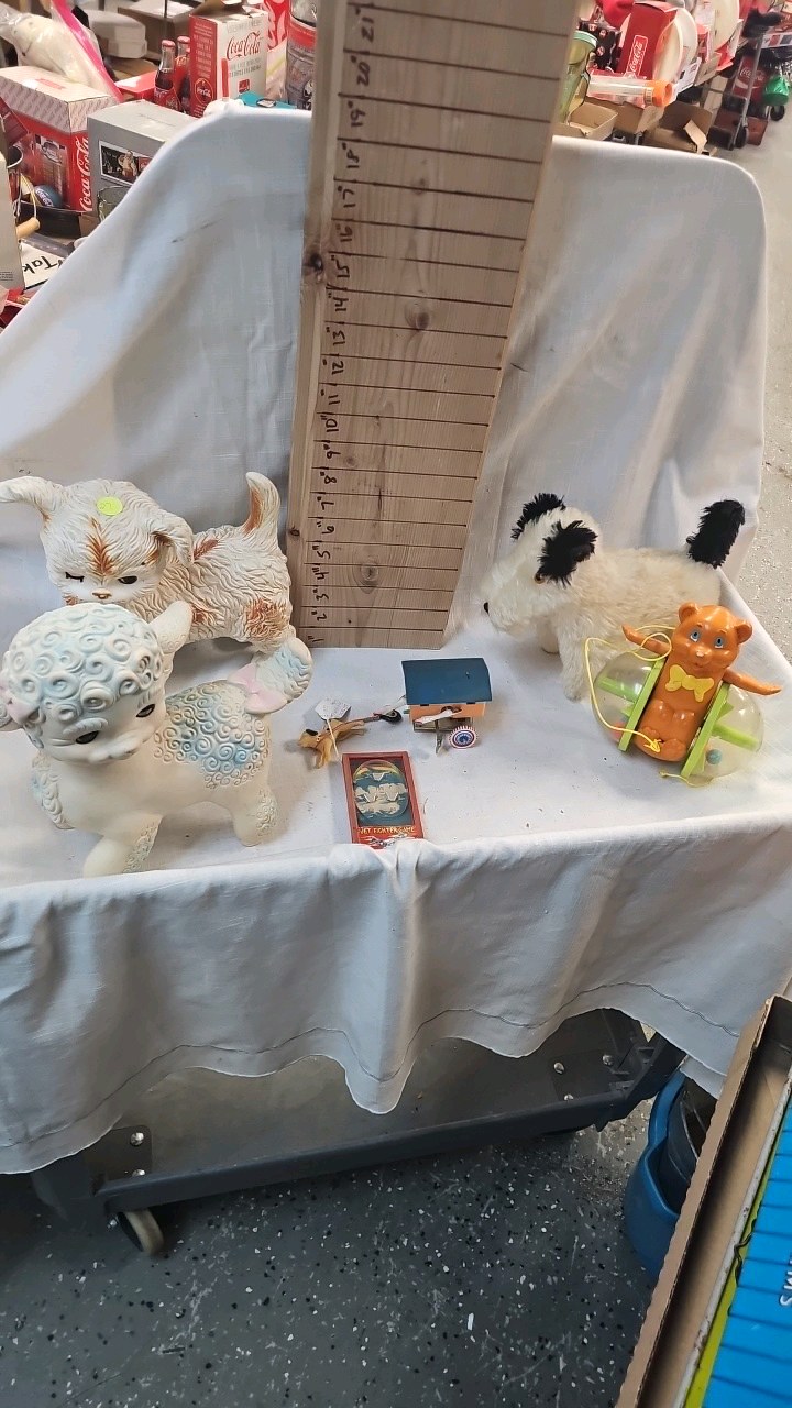 lot 27 image: Rubber Farm Animals and Misc