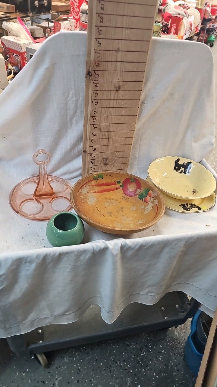 lot 31 image: Vintage Dishes and Wood Bowl as Pictured