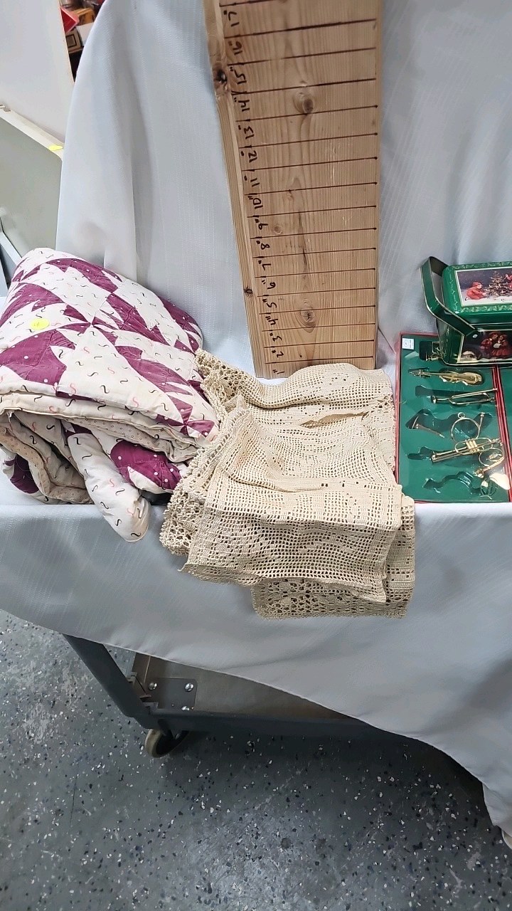 lot 41 image: Lap Quilt-Crochet Doilies-Christmas Decorations