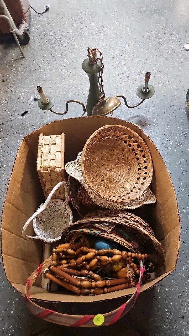 lot 42 image: Vintage Chandelier and basket lot
