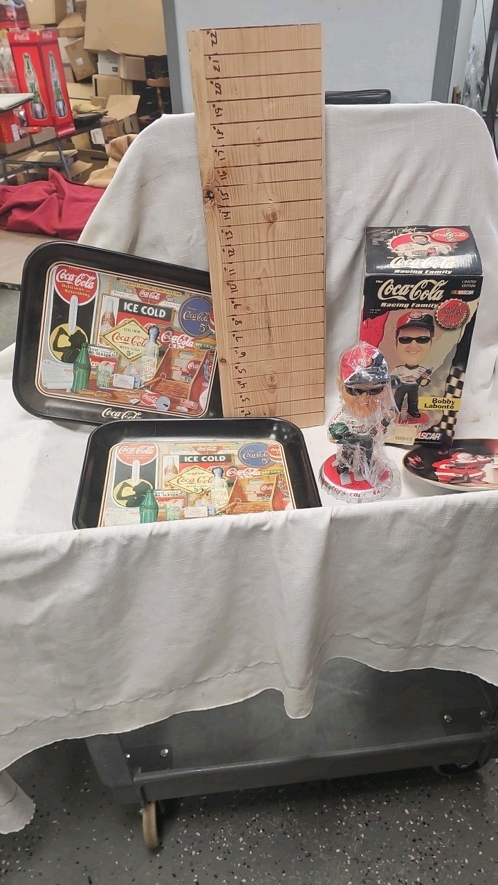 lot 5 image: Coke TraysPlateBoby Labonte Coke Bobble Head w Box