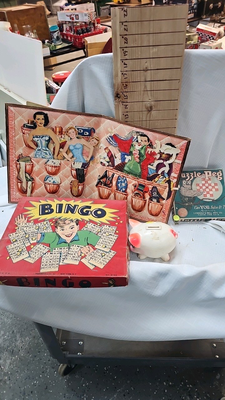 lot 51 image: Asst of Games, Paper dolls, puzzle peg, etc