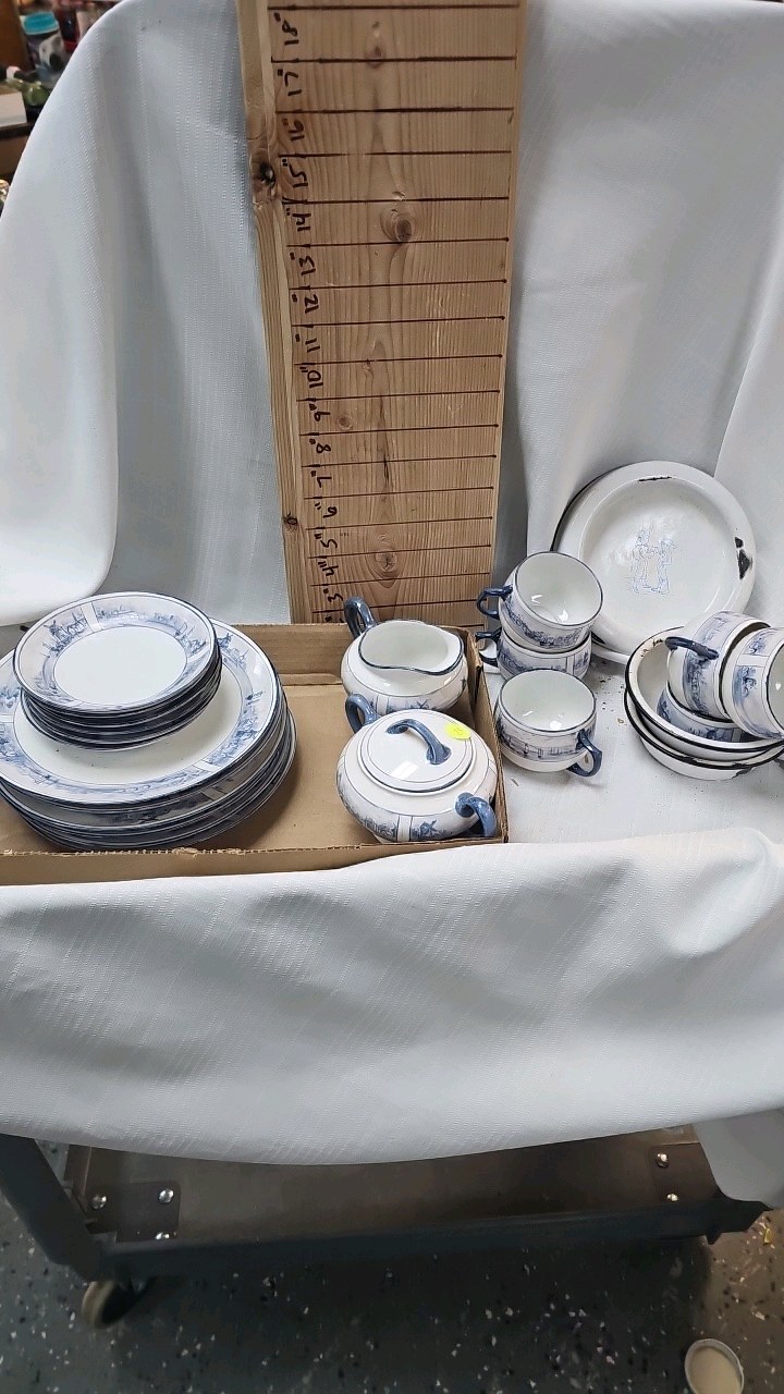 lot 52 image: CoffeeTea set vintage dishes