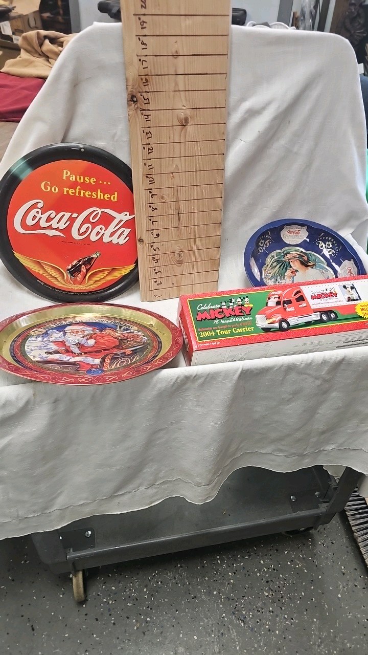 lot 6 image: Coca Cola Trays with Micky Mouse InspEARations Carrier